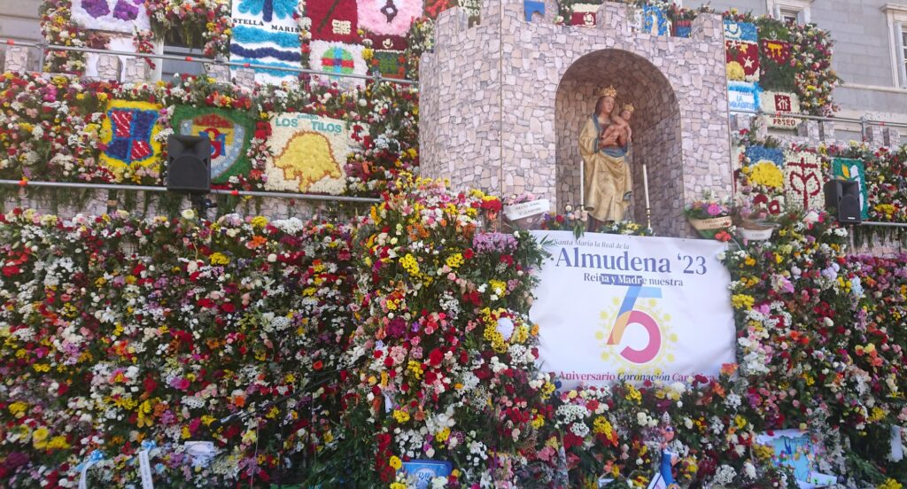 Madrid: katedrála 8.11.2023 (Día de la Virgen de la Almudena)