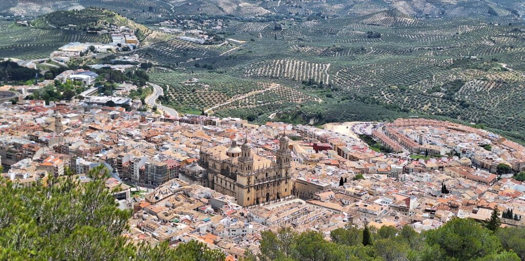 Jaén, pohled od kříže u hradu