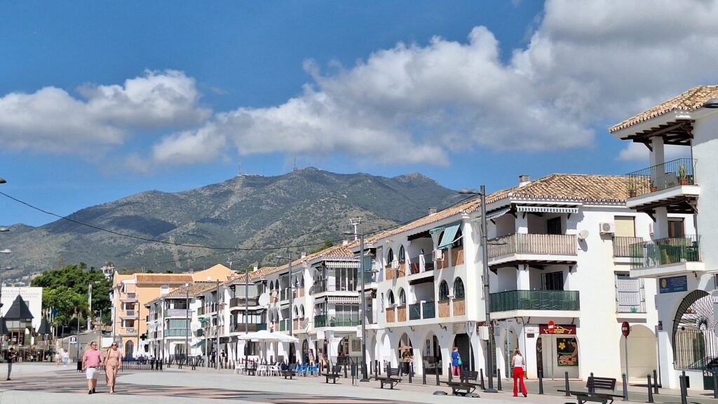 Benalmádena, Plaza de Pueblosol