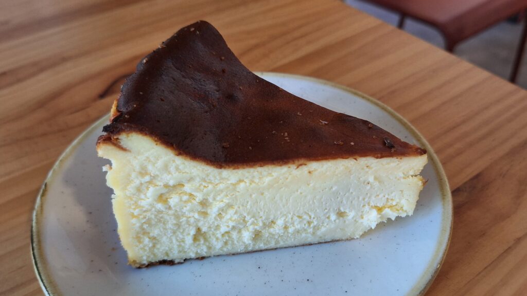 Místní cheesecake v San Sebastian / Donostia